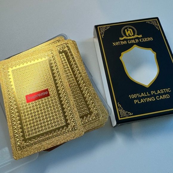 Supreme Gold Foil Playing Cards - Picture 4 of 9